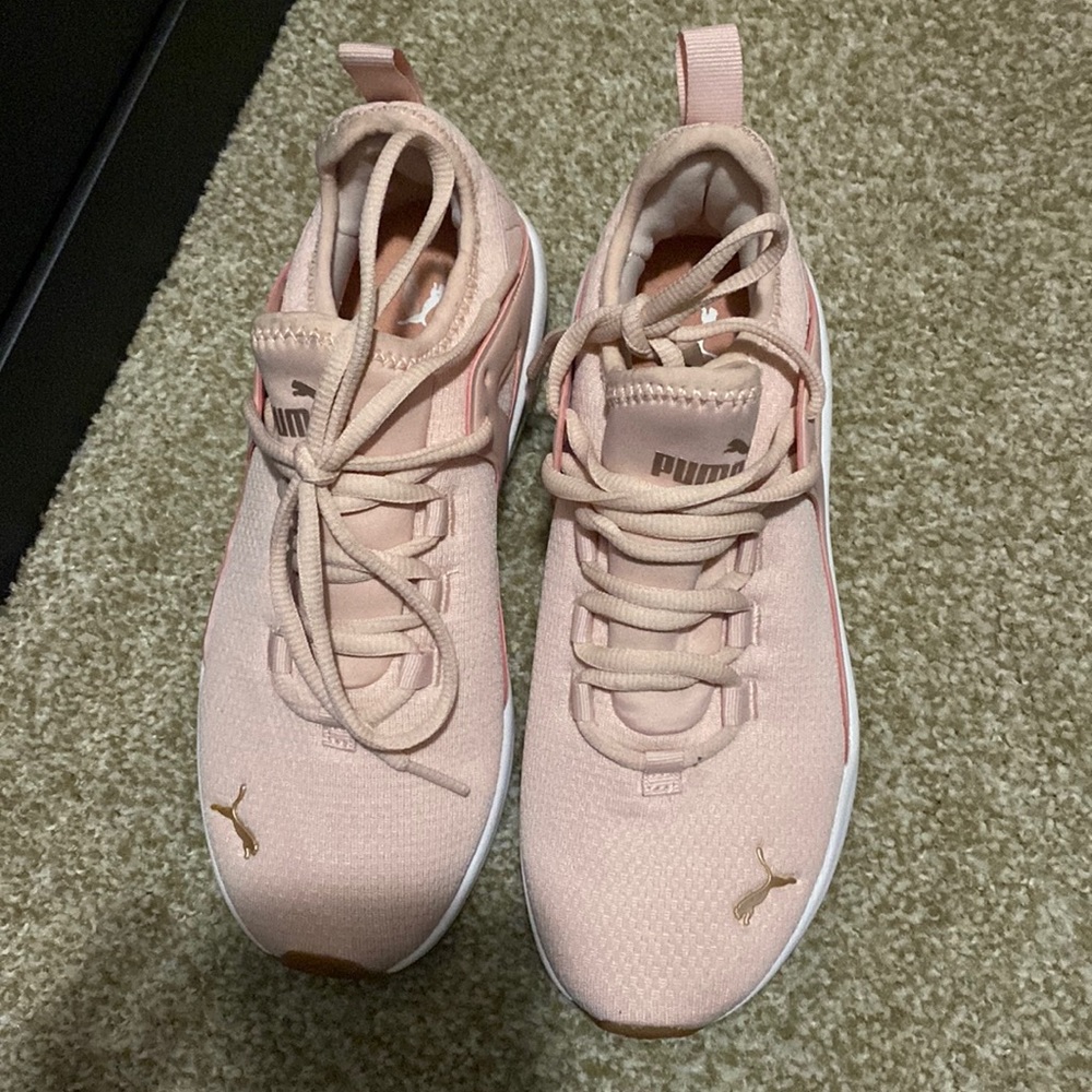Pink pumas